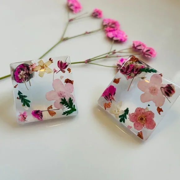 Rose Gold 14" Pink Flowered Resin Necklace and Earing Set - Picture 4 of 4